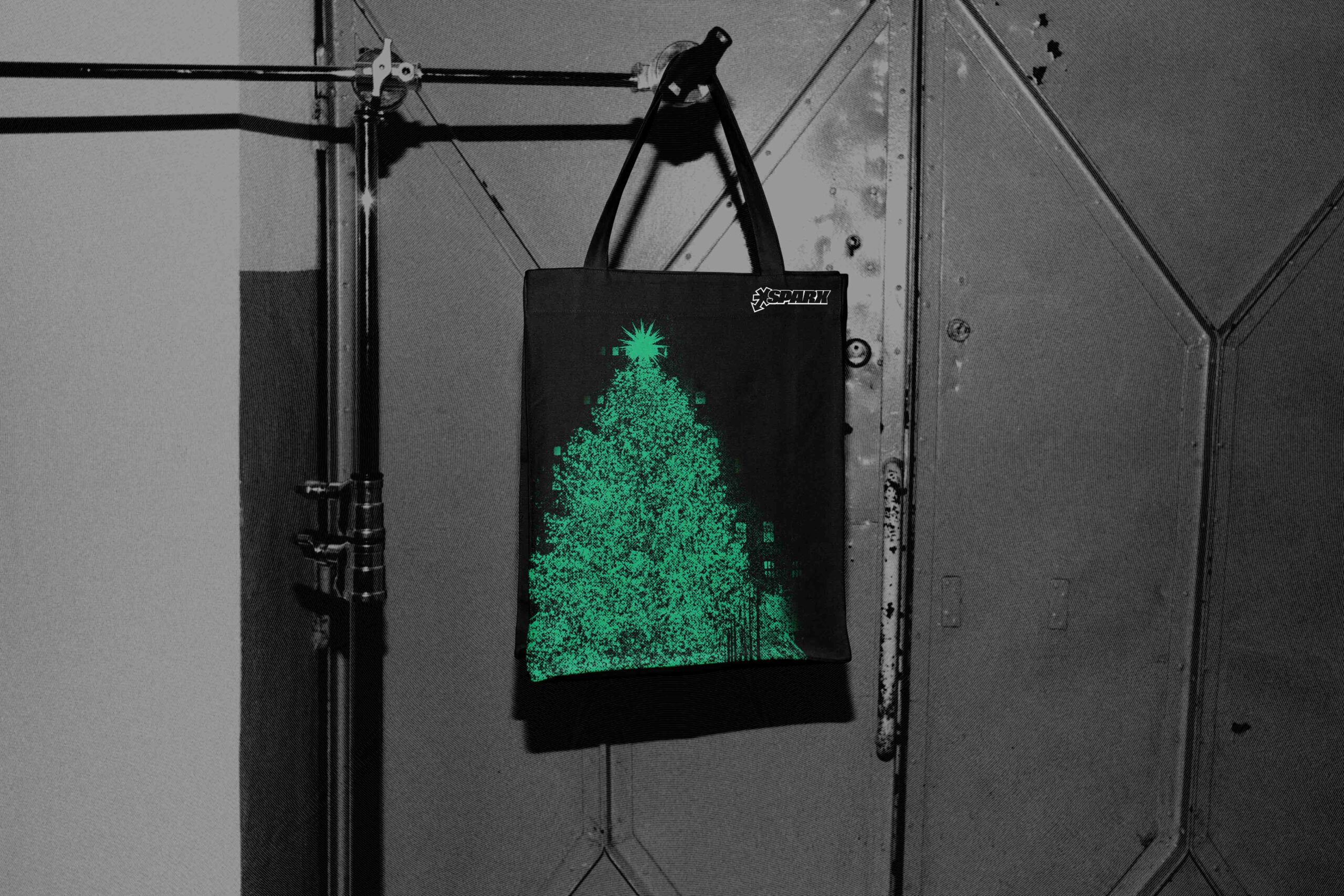 Williams_Ashari-Sparx_Shopping-bags-mockup_xmas